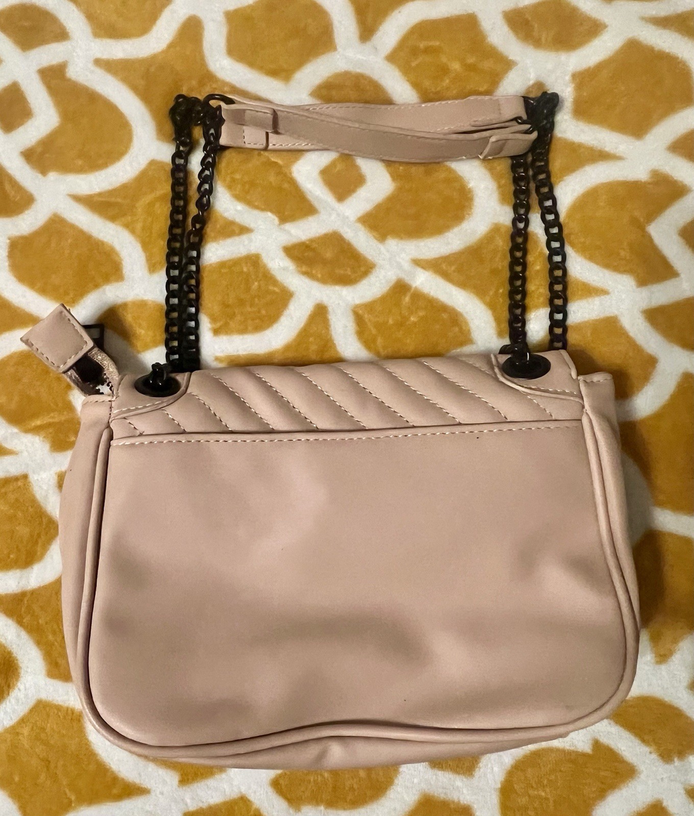 Badgley Mischka Beige Quilted Crossbody Bag Black Chain Strap, Zip Turn Lock