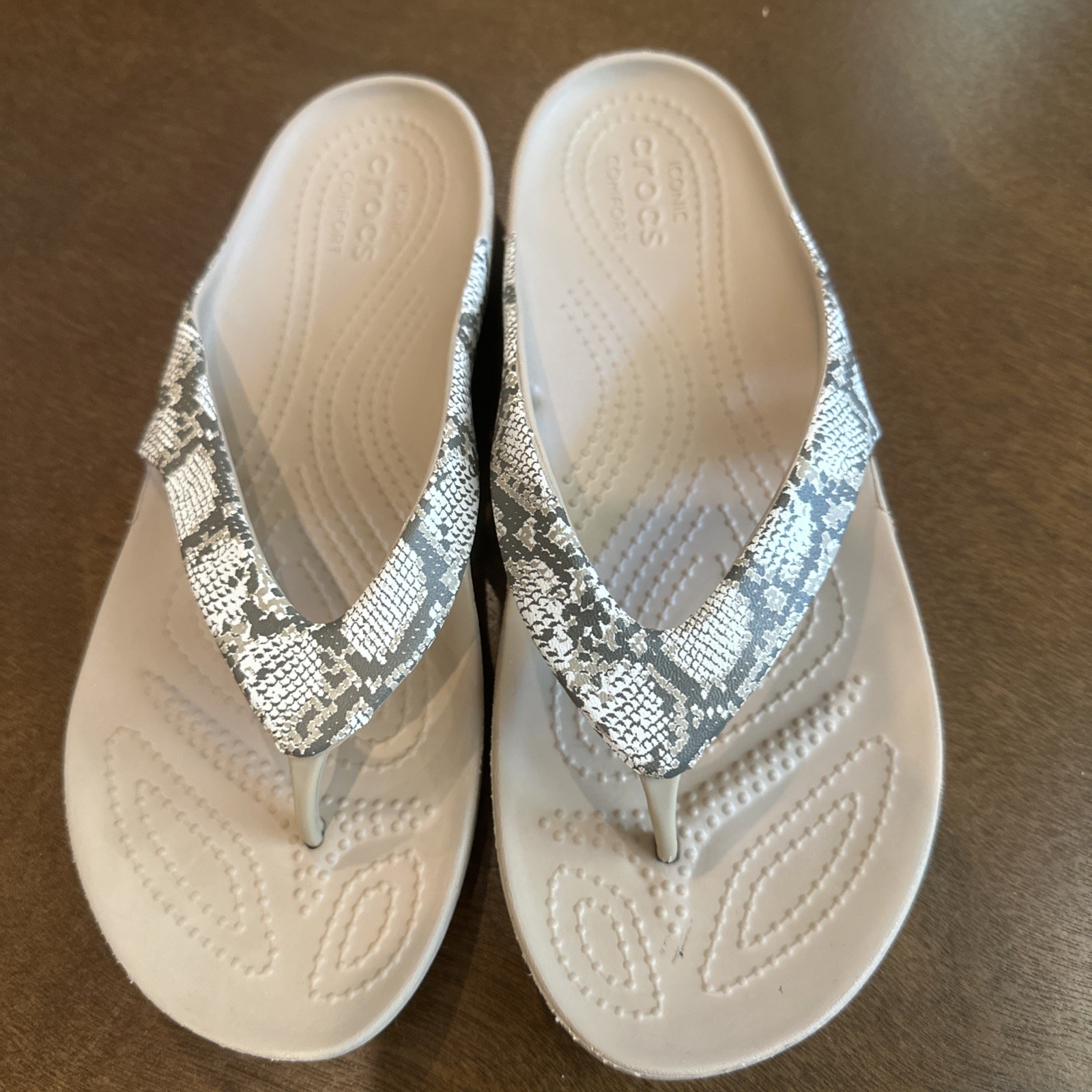 Crocs Kadee II Flip Flops Women’s Size 11 Tan Snakeskin Sandals