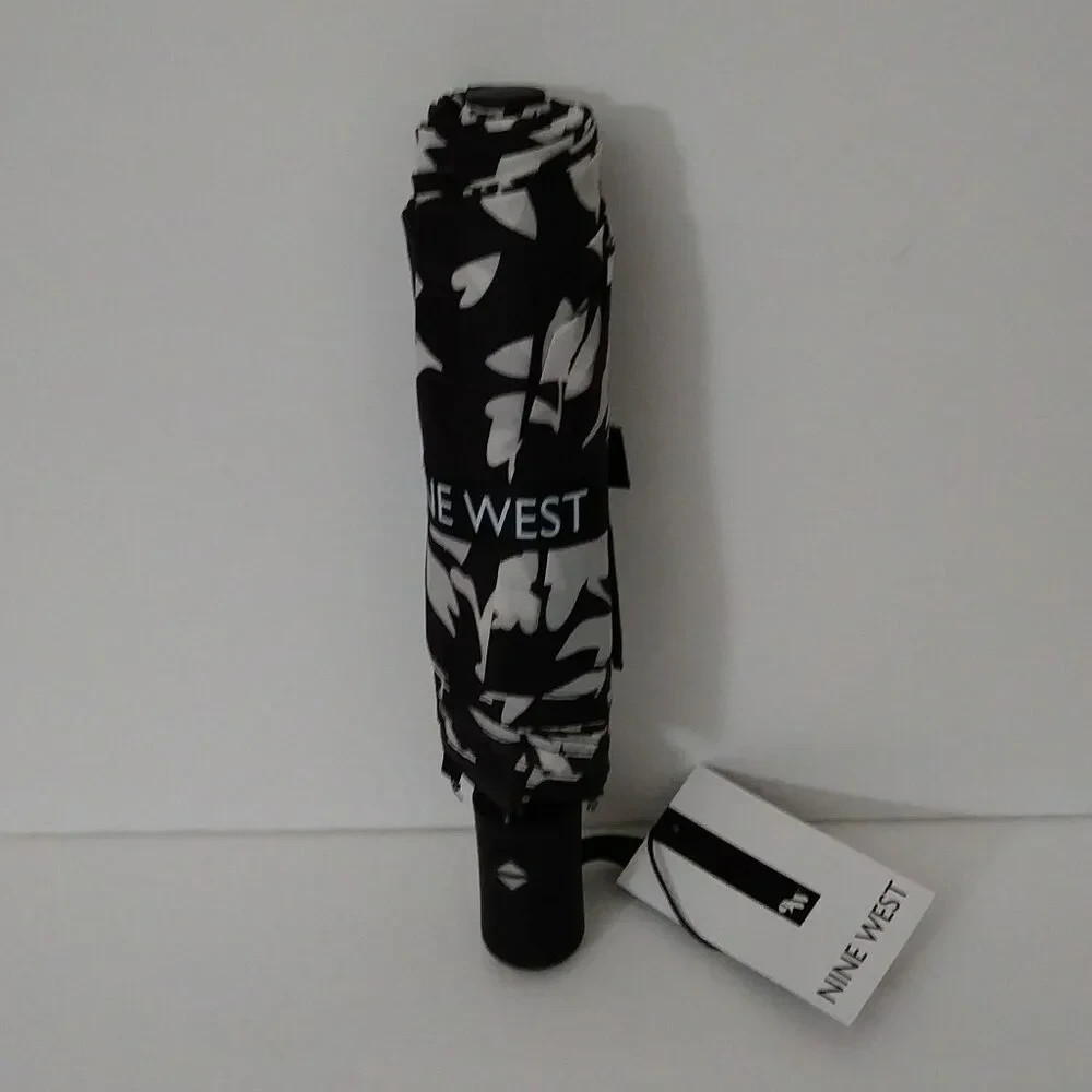 Nine West Umbrella Auto Open/ Close Large Coverage 44” Black Floral NEW