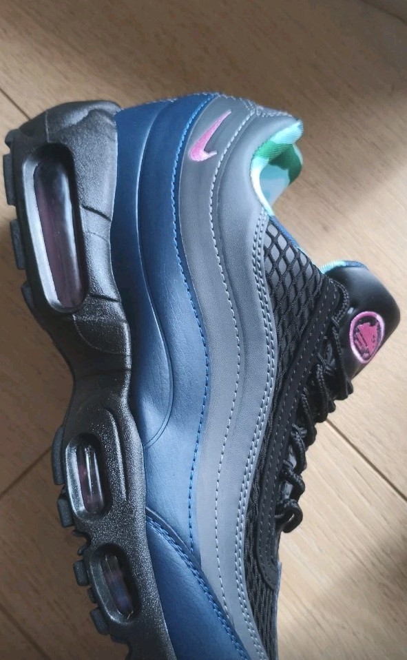 Size 9.5 – Corteiz x Nike Air Max 95 SP Rules the World – Pink Beam