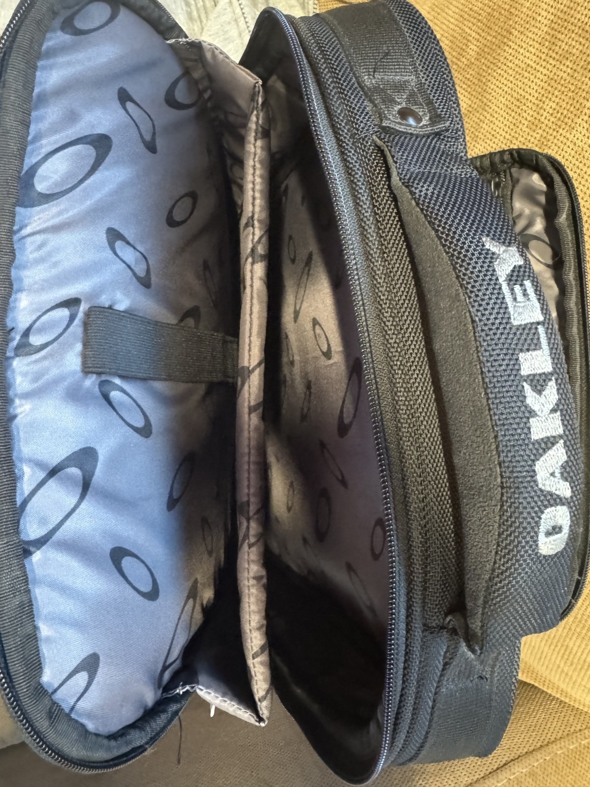 Oakley Bathroom Sink Backpack Stealth Black Heavy Duty Missing Straps
