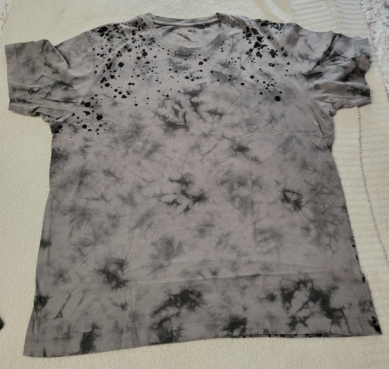 Uniqlo x Futura Laboratories Tie Dye Logo Tee Grey Gray Black Splatter size XL