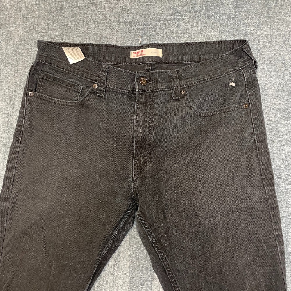 Signature by Levi Strauss Jeans Mens 35×28 Black Denim Dark Wash Relaxed Fit