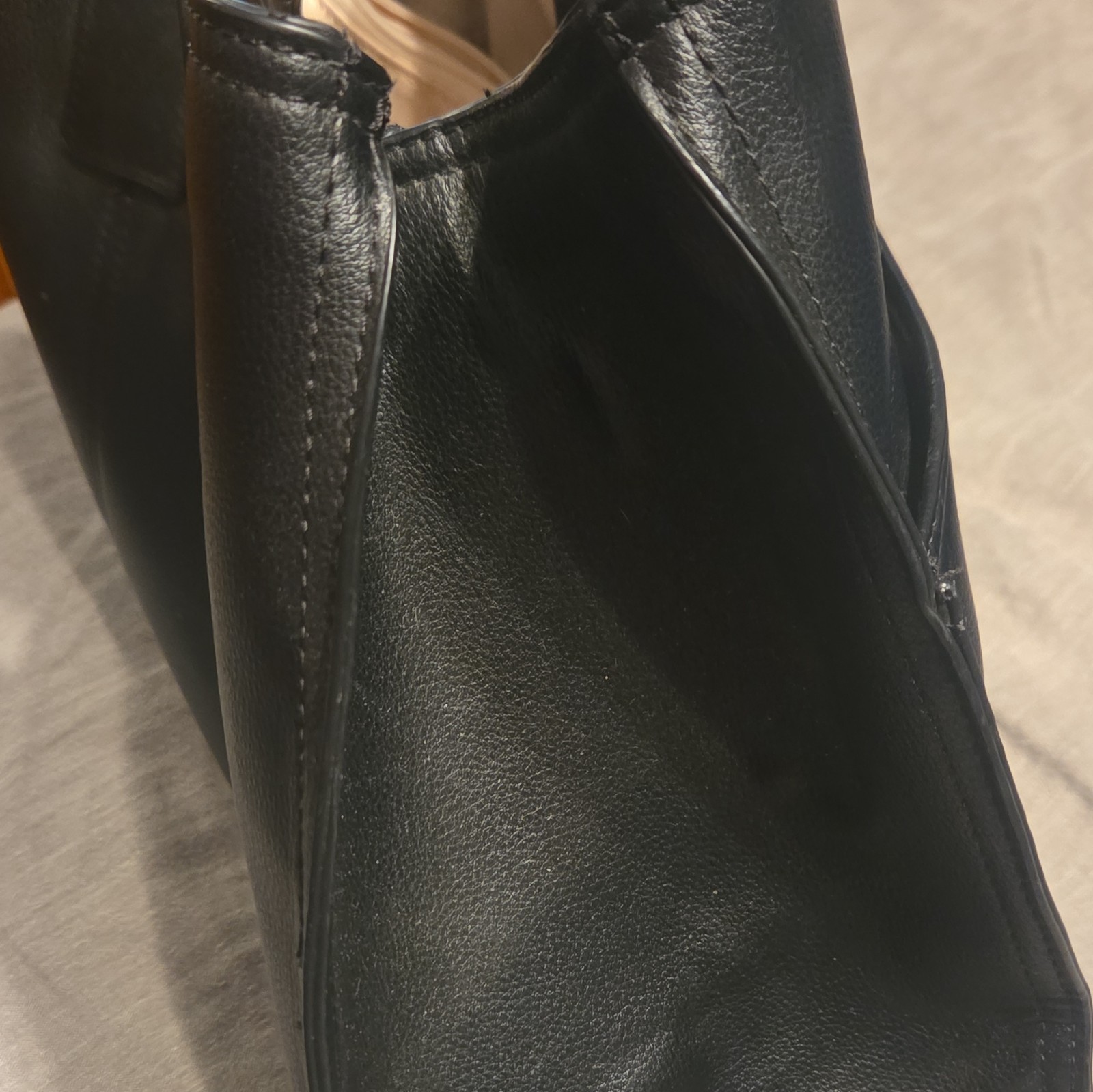 Lucky Brand Black Pebbled Tote Bag, Magnetic Closure, Lined, Inner Pockets