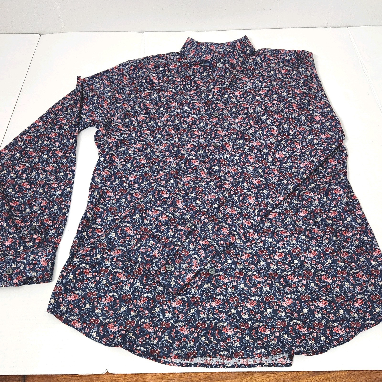 NWT Express Bakers Floral Print Shirt Men’s large – Extra Slim Fit
