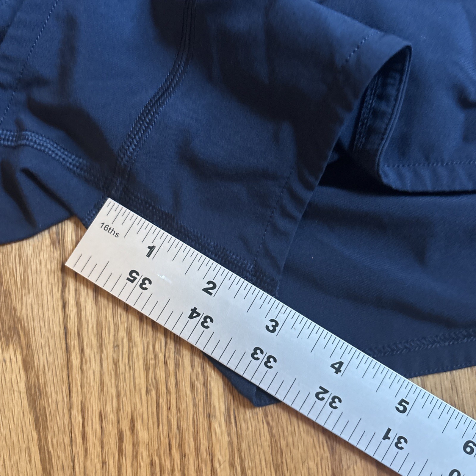 Lululemon Women’s Speed Up Lined Shorts 2.5″ inseam, Low Rise, True Navy Size 6