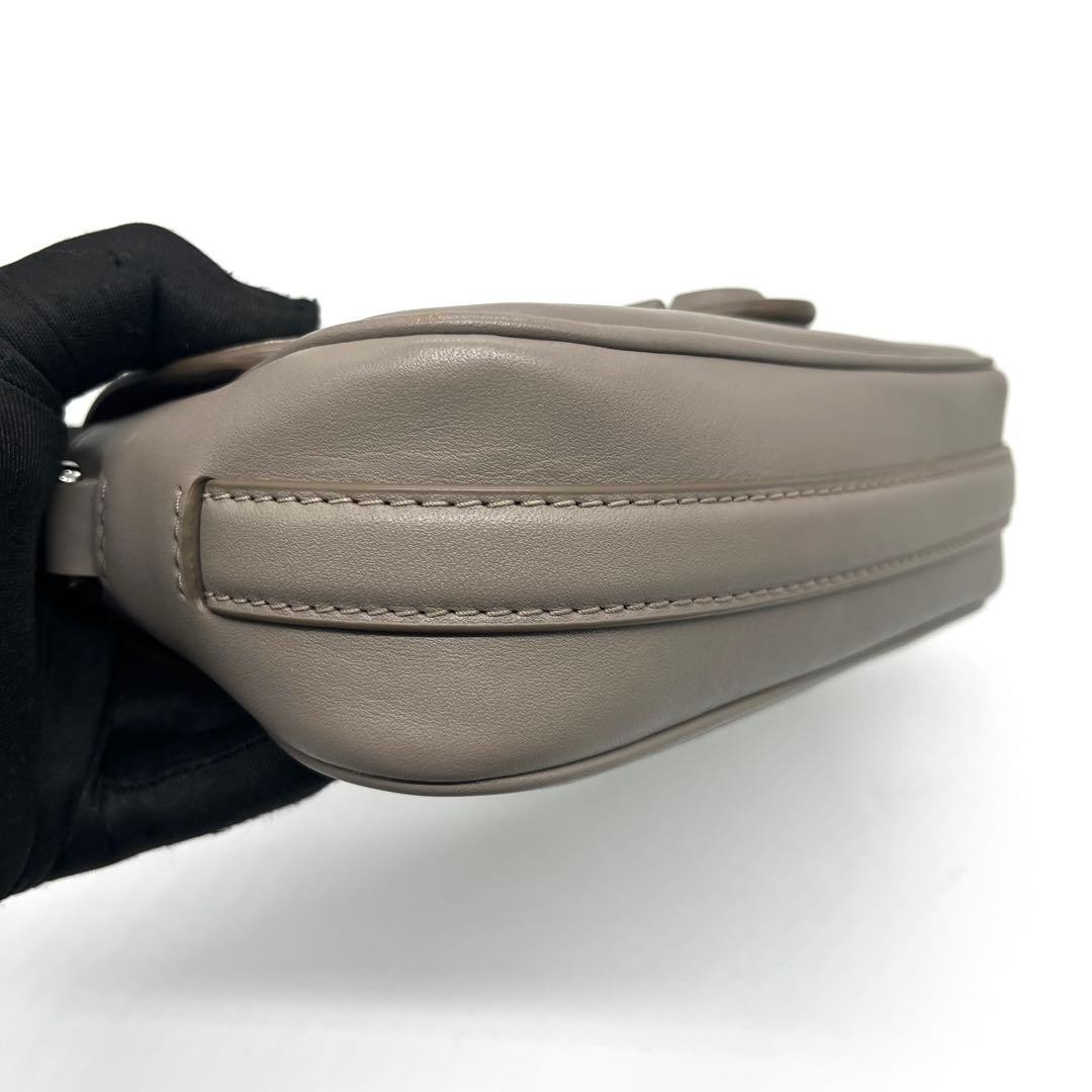 MARC JACOBS The Clover Chain Leather Shoulder Bag Greige Compact 22cm Authentic