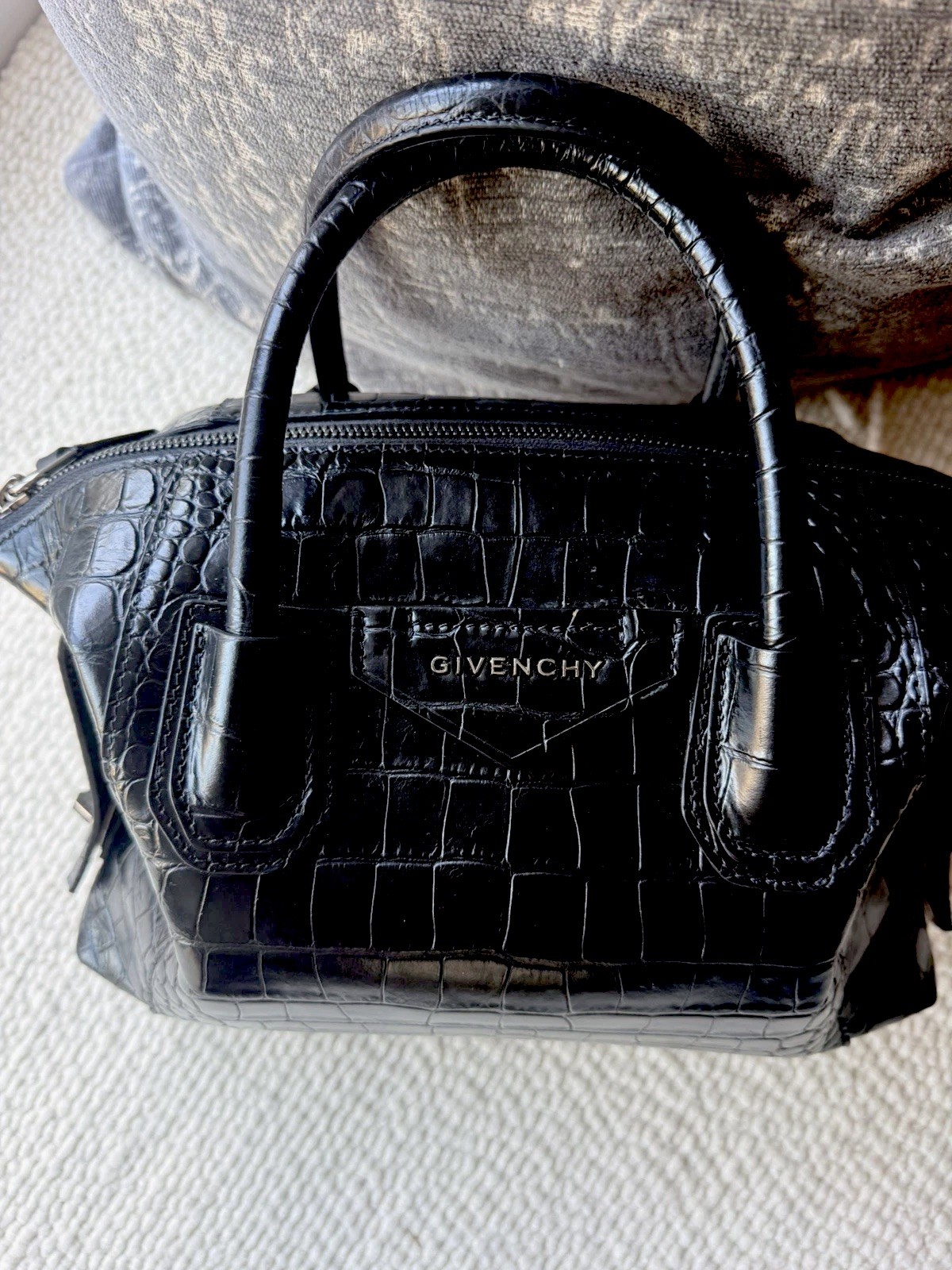 ⚡️Givenchy Small SOFT Antigona CROCODILE-Embossed Satchel BLACK Leather Bag⚡️