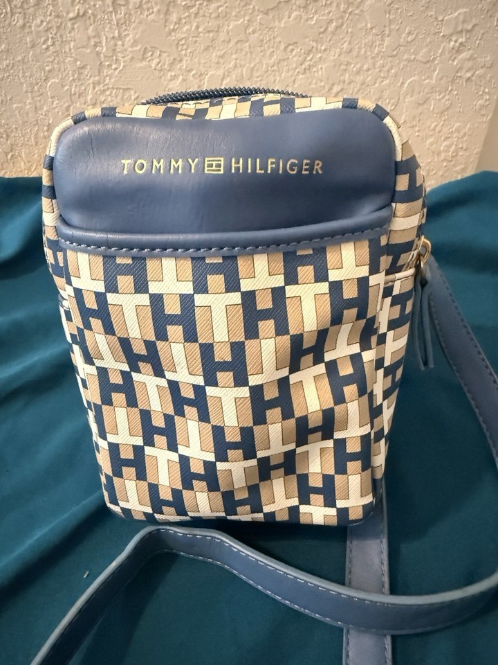 Tommy Hilfiger Crossbody Bag Blue Monogram Mini Zip Travel Organizer Purse EUC