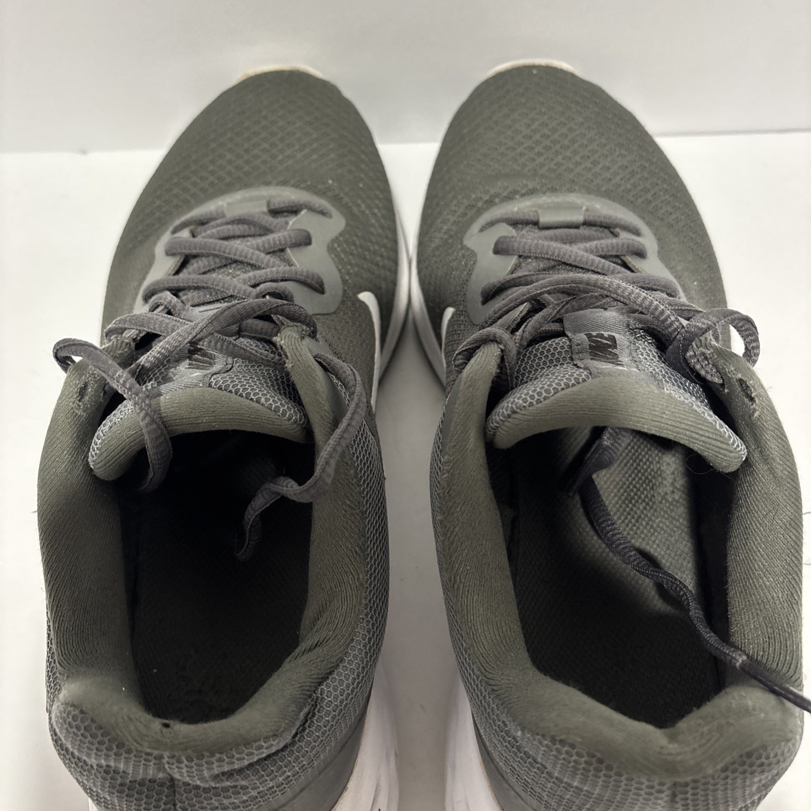 Nike Revolution 6 Men’s Size 8 Gray Running Shoes Athletic Sneakers