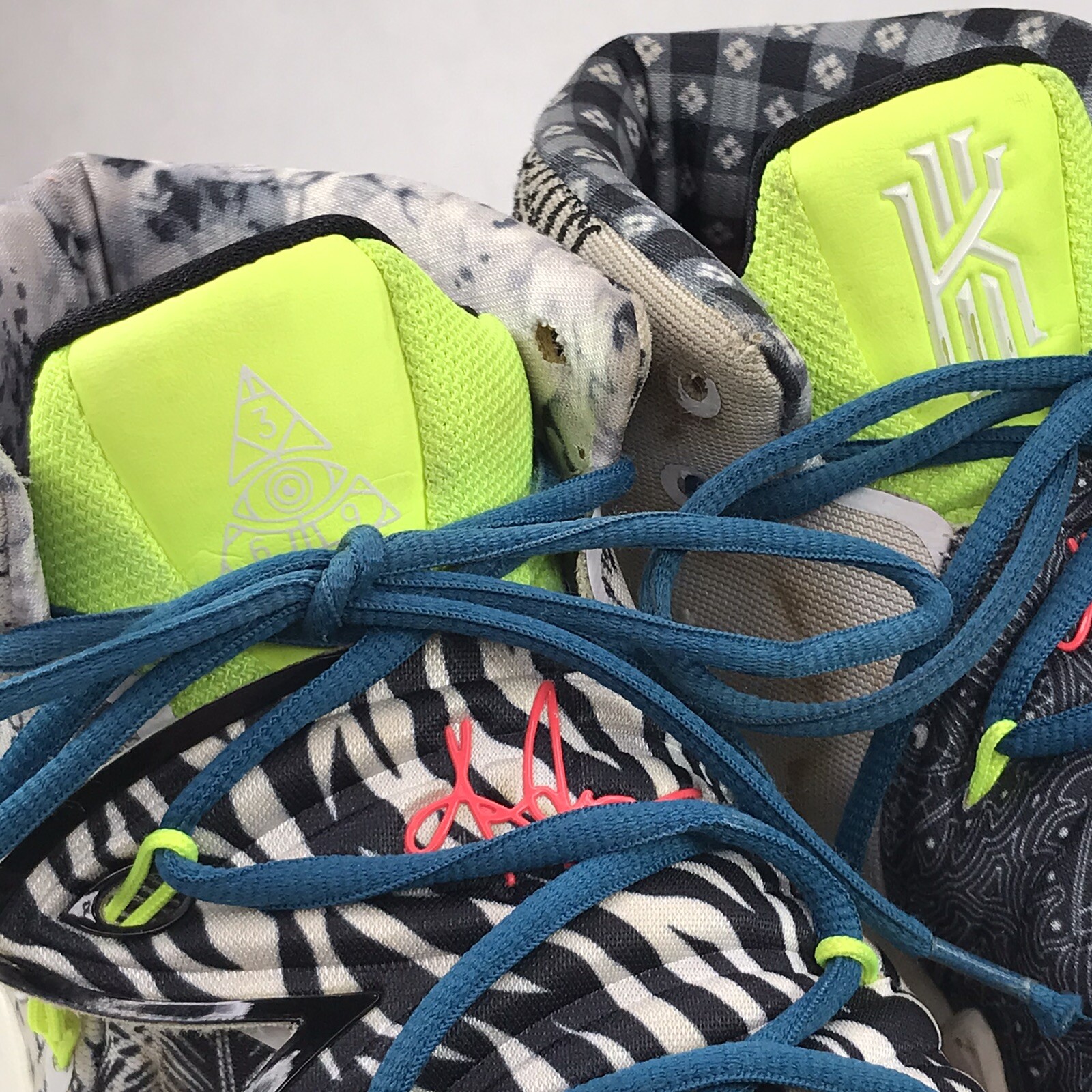 Nike Men’s Size 11 Kybrid What The Neon Sneaker Hi Top Shoe Retro