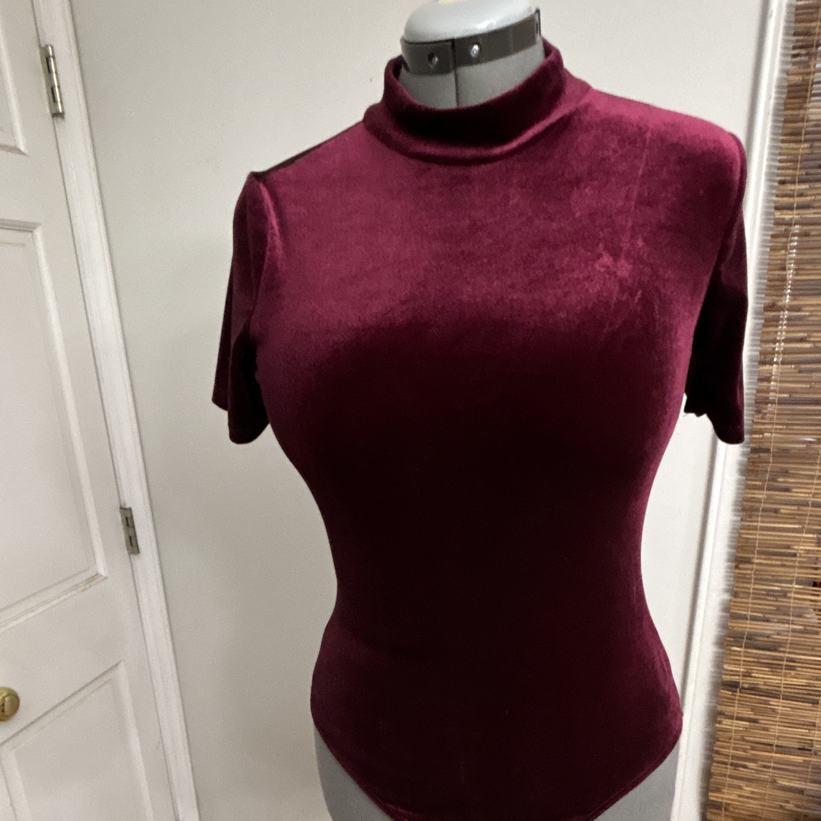 Ambiance Burgundy Velvet Mock Neck Button Accent Short Sleeve Pullover Top M