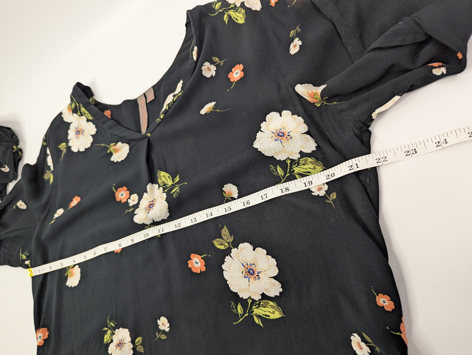 Brina & Em Long Sleeve Floral Women’s Shirt Size Large Black Blouse V-Neck Rayon