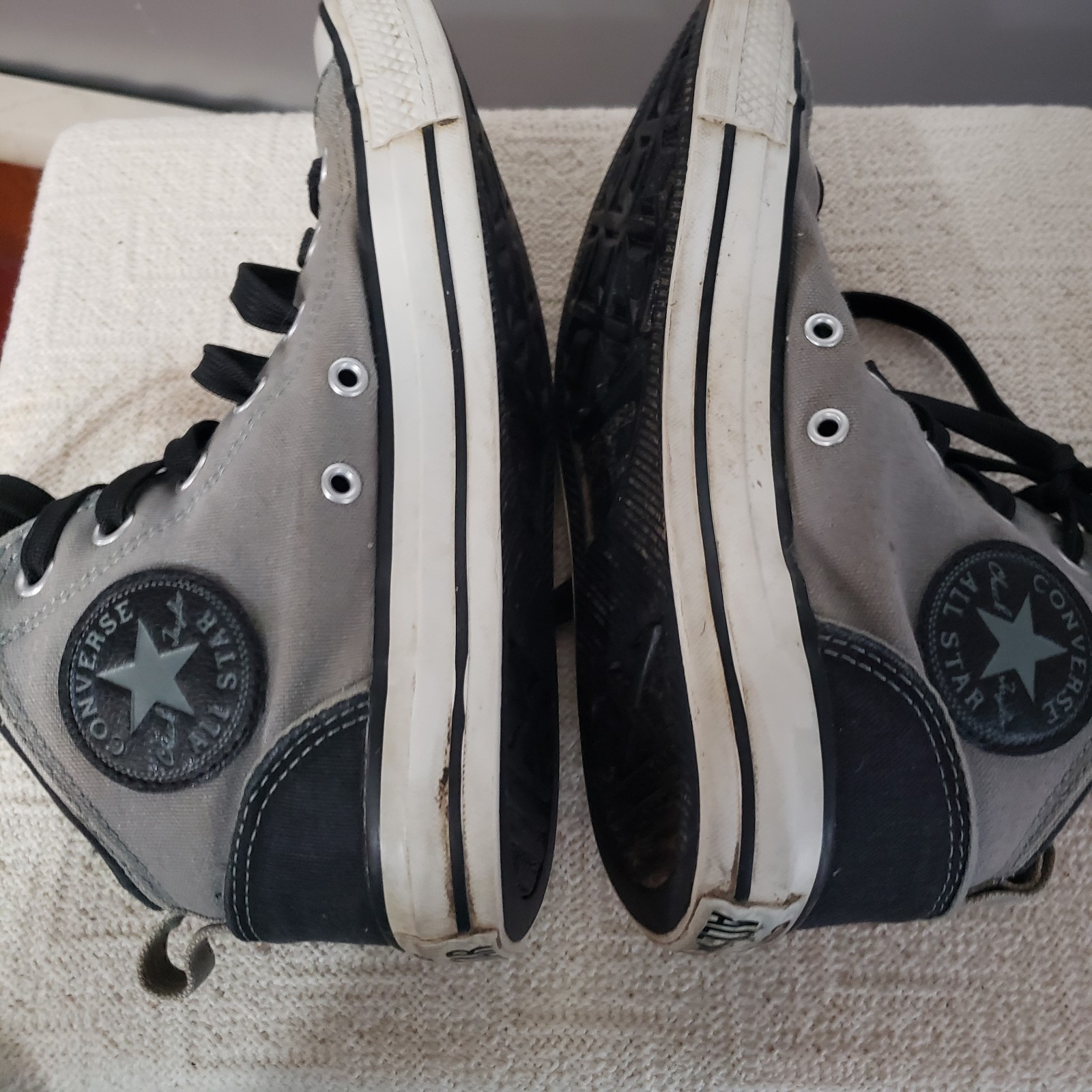 UNISEX CONVERSE ALLSTAR GRAY, BLACK, WHITE ALL STAR. WMS 8, MENS 6