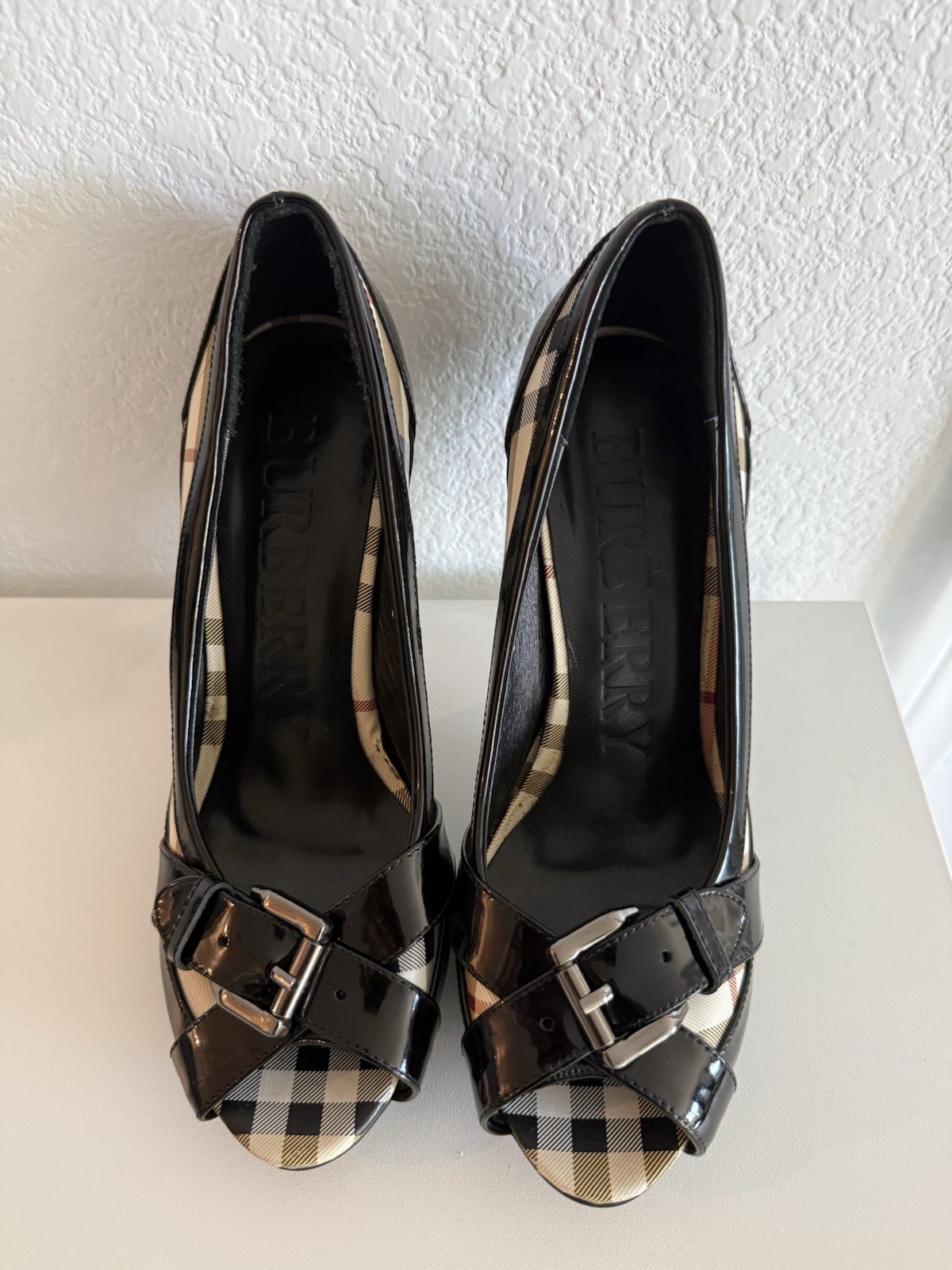Burberry Nova Check Patent Leather Peep-Toe Heels Pumps Women’s 8.5 black
