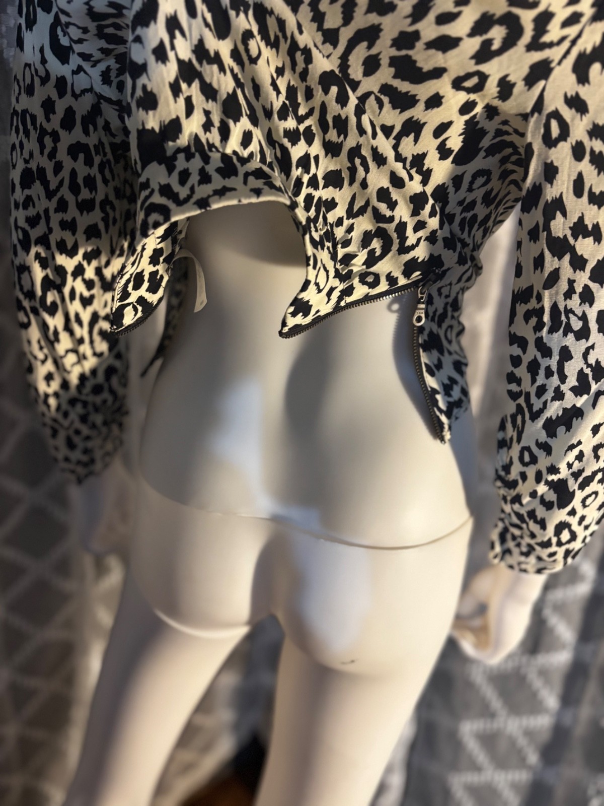 Womens Maurices Cheetah Print Open Pullover Long Sleeve Tie Front Top Size M.