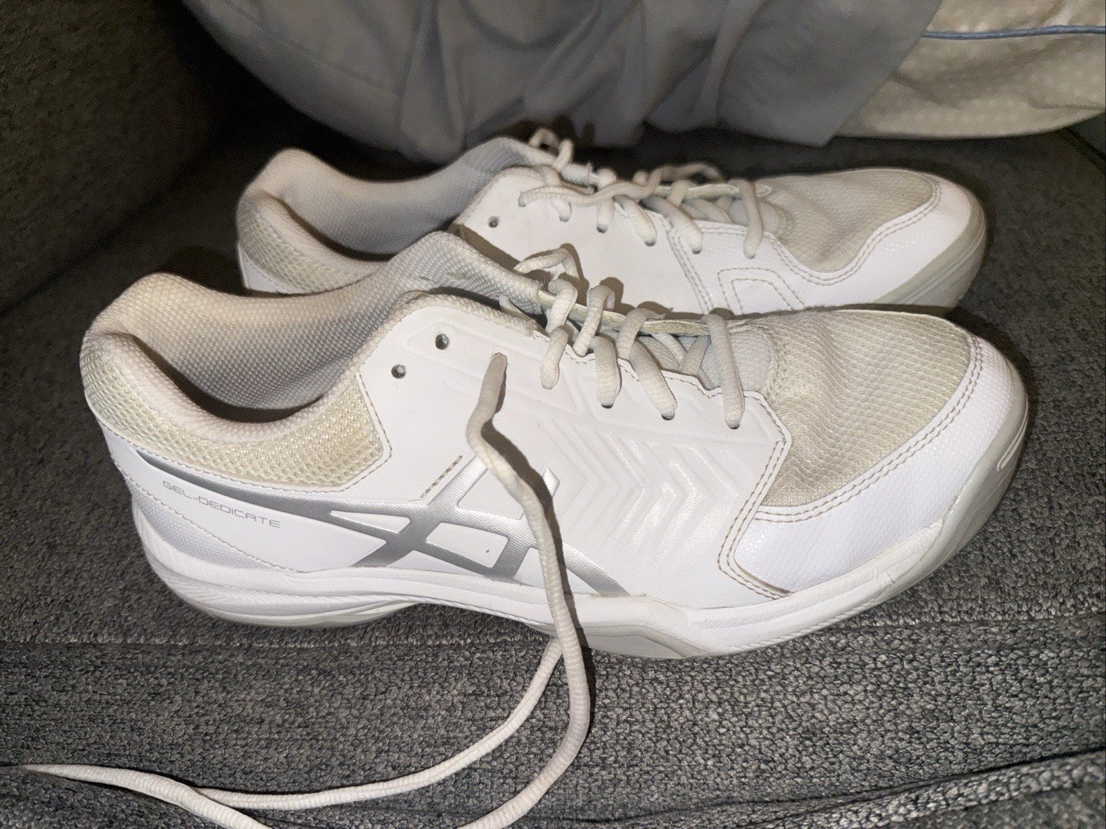 ASICS Size 9 White Gel Dedicate Pre Own Tennis Shoes
