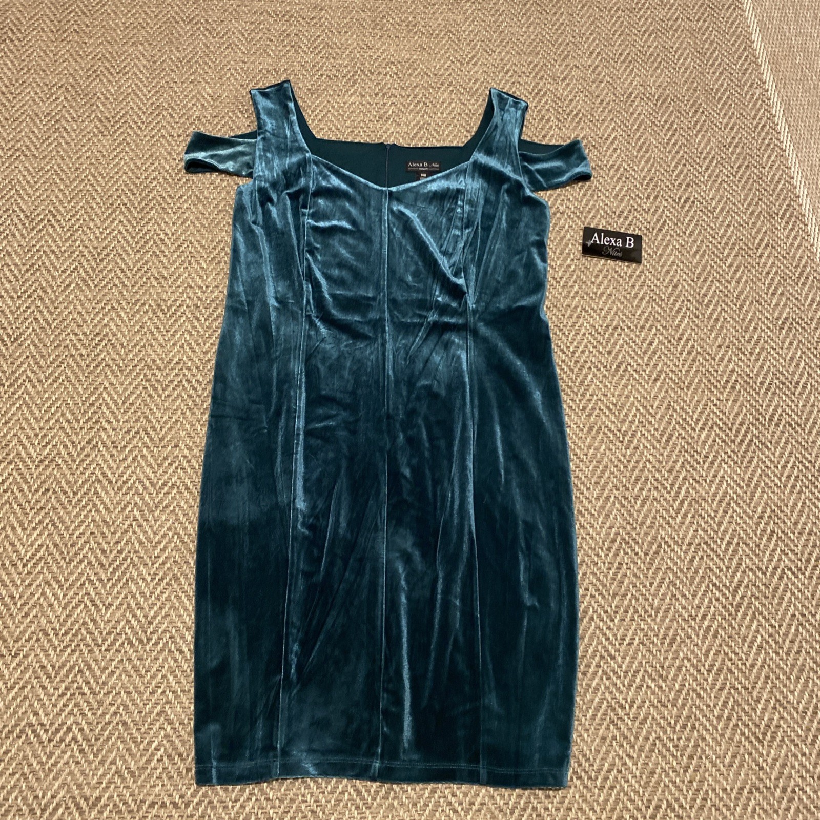 ALEXA B NITES Dress Women 14W Green Velvet Cocktail Dress Shoulder Cut Out NWT