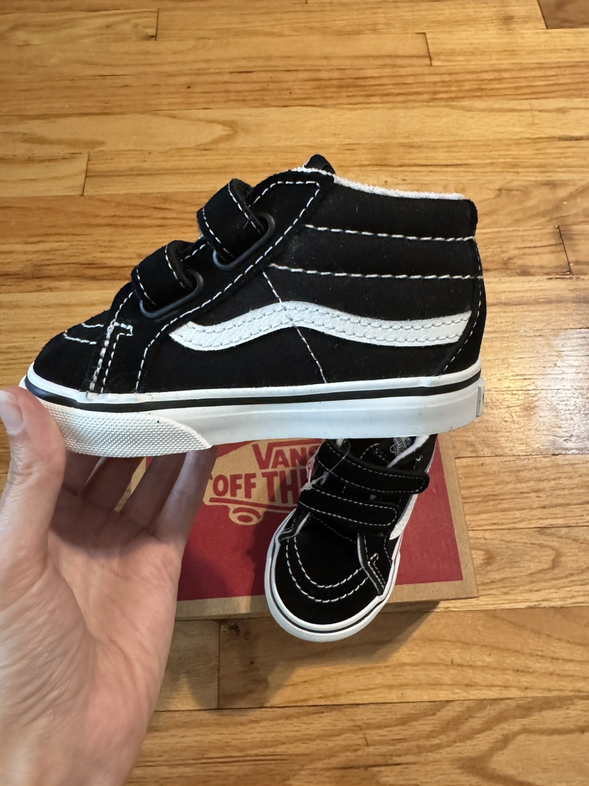 VANS Knu-Skool Black White Sneakers Size 8.5M / 10 W New In Box