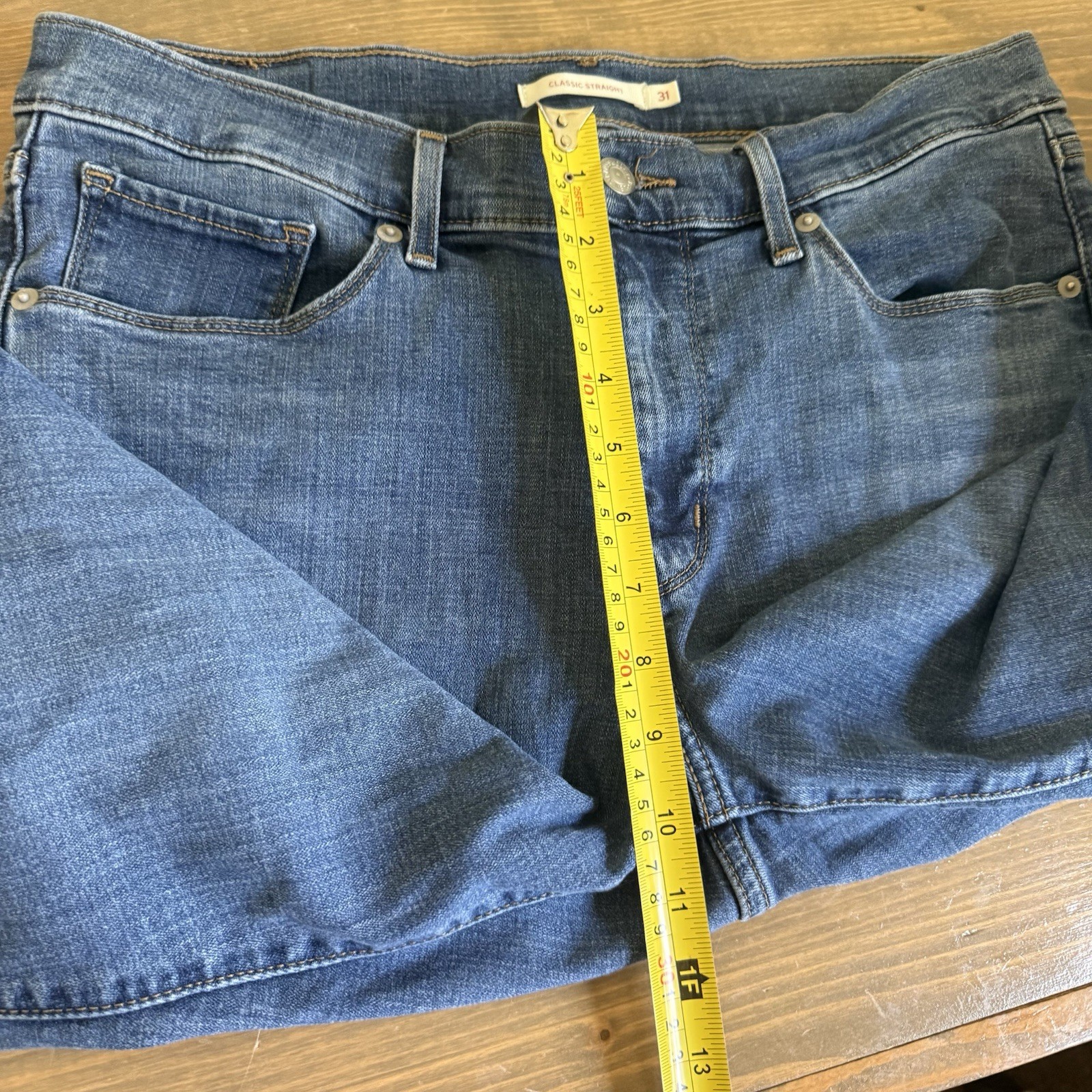 Levi’s Women’s 31 Blue Medium Wash Mid Rise Classic Straight Leg Denim Jeans