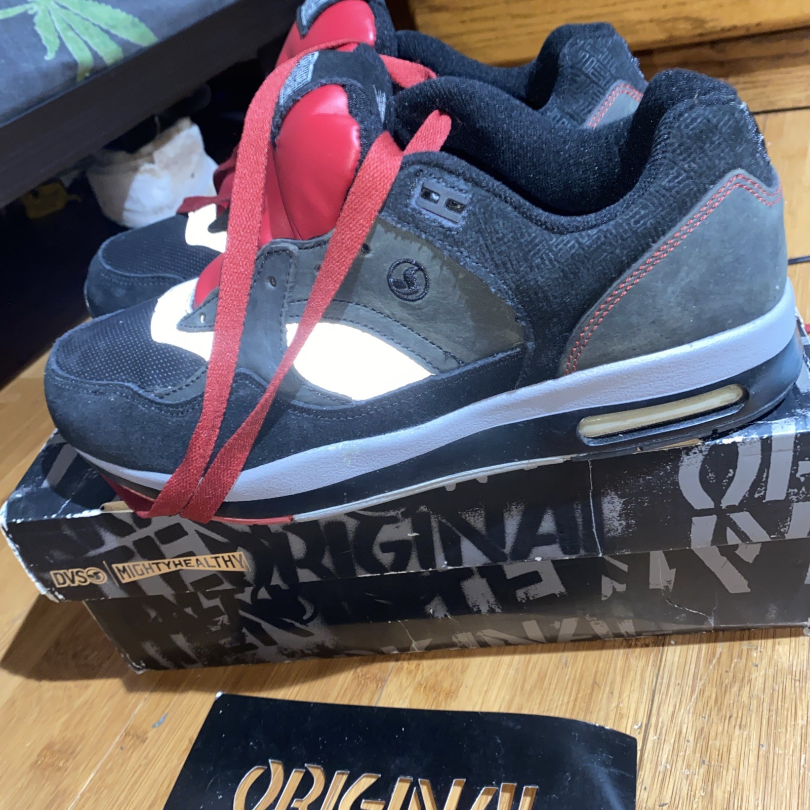 DVS Huf Mighty Healthy Size 10.5 With Box red black Brand New shoes & box