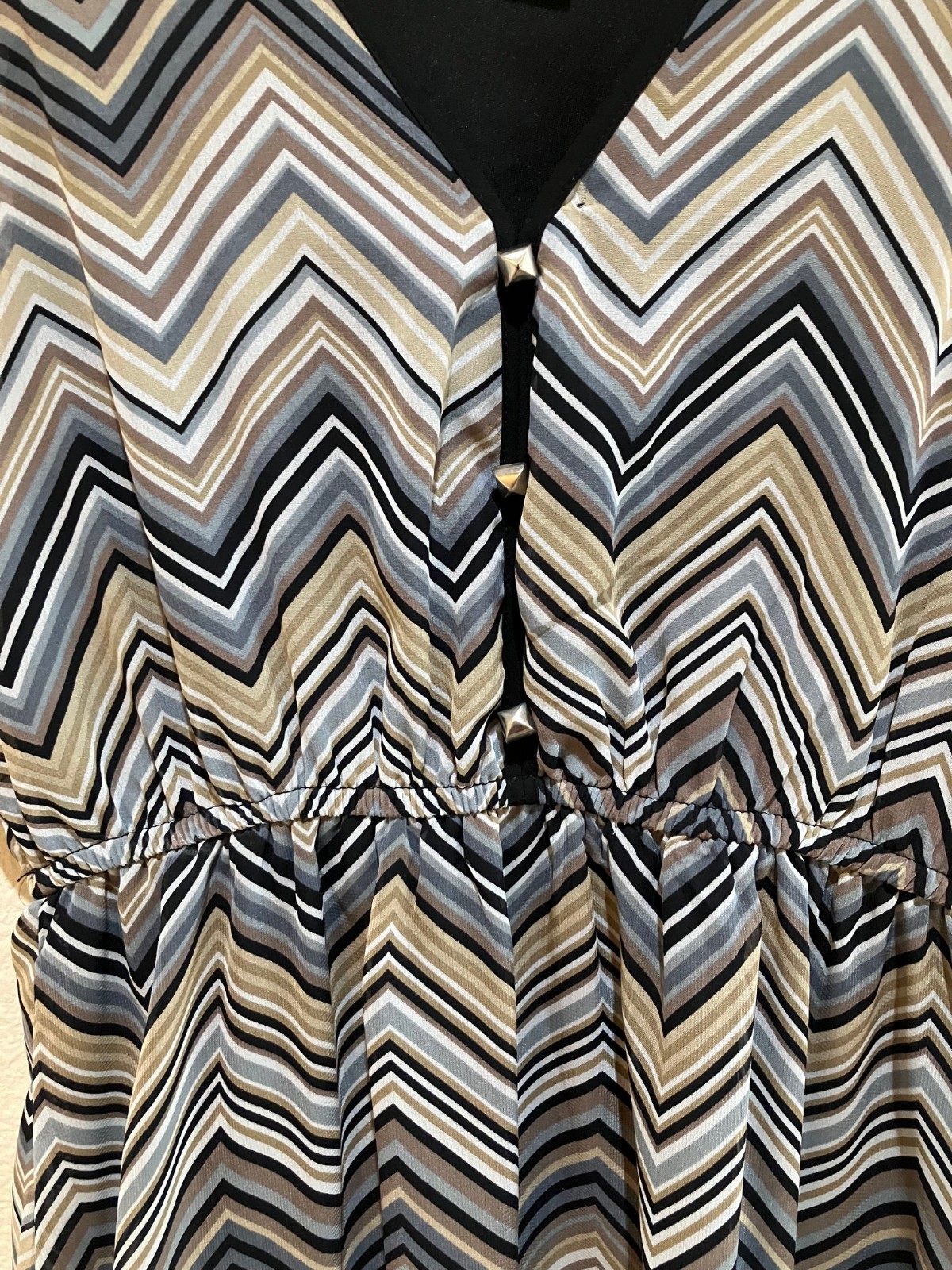 Delirious Chevron Chiffon Dress Lined Flowy Cinched Waist Knee Length Womens S