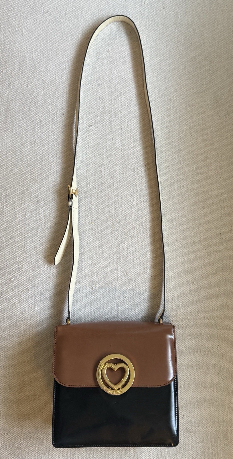 Vintage MOSCHINO Redwall Brown Black Ivory Leather Heart Clasp Crossbody Bag