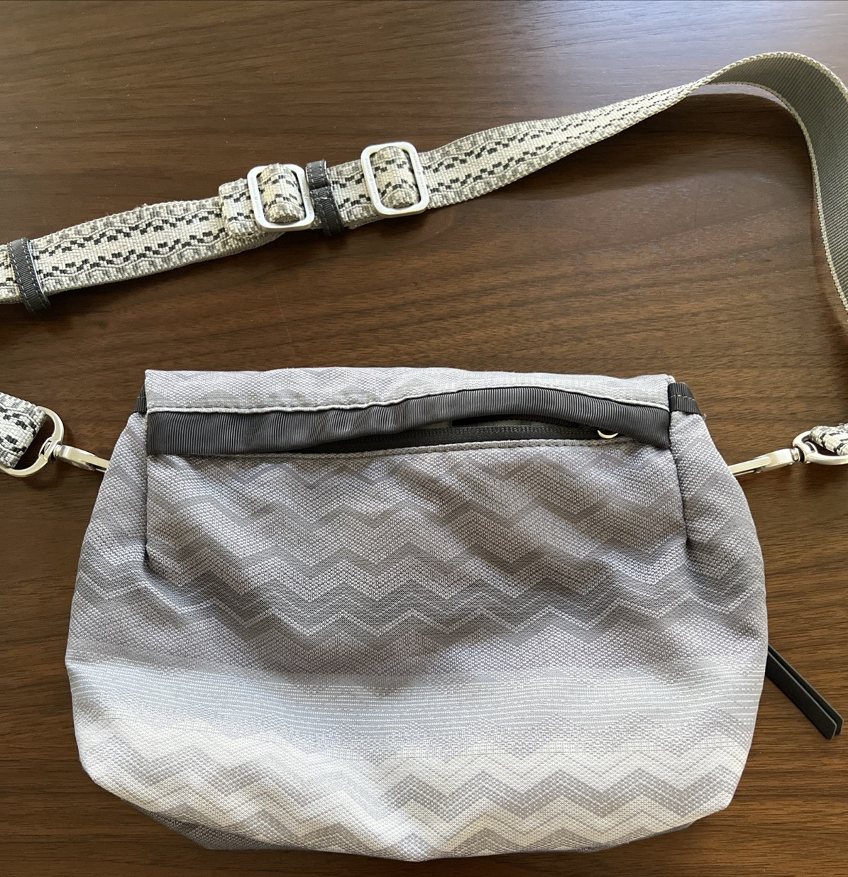Lululemon Party Om Crossbody Messenger Gorpcore Festival Purse Gray Zig Zag