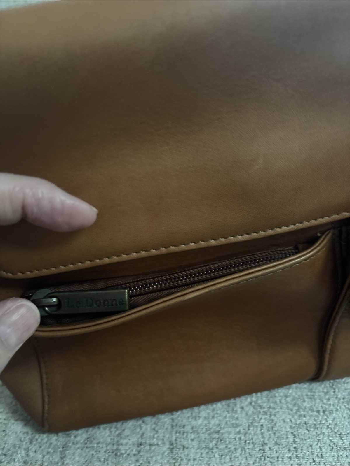 Le Donne Premium Full-Grain Colombian Tan Brown Vaquetta Leather Crossbody Bag