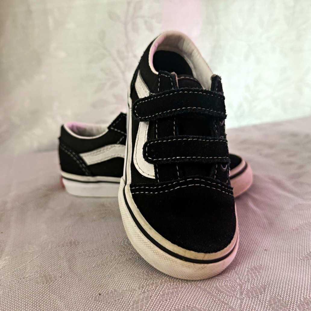 VANS Classic Black/White Suede Hook & Loop Low Top Sneaker Toddler US 7.5