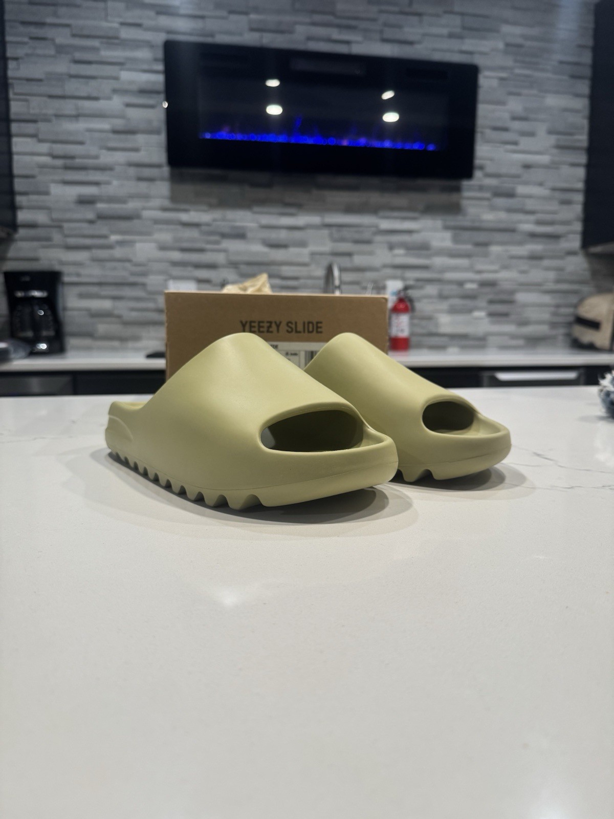 adidas Yeezy Slide Resin 2021 GZ5551 Men’s Size 10 New with Box