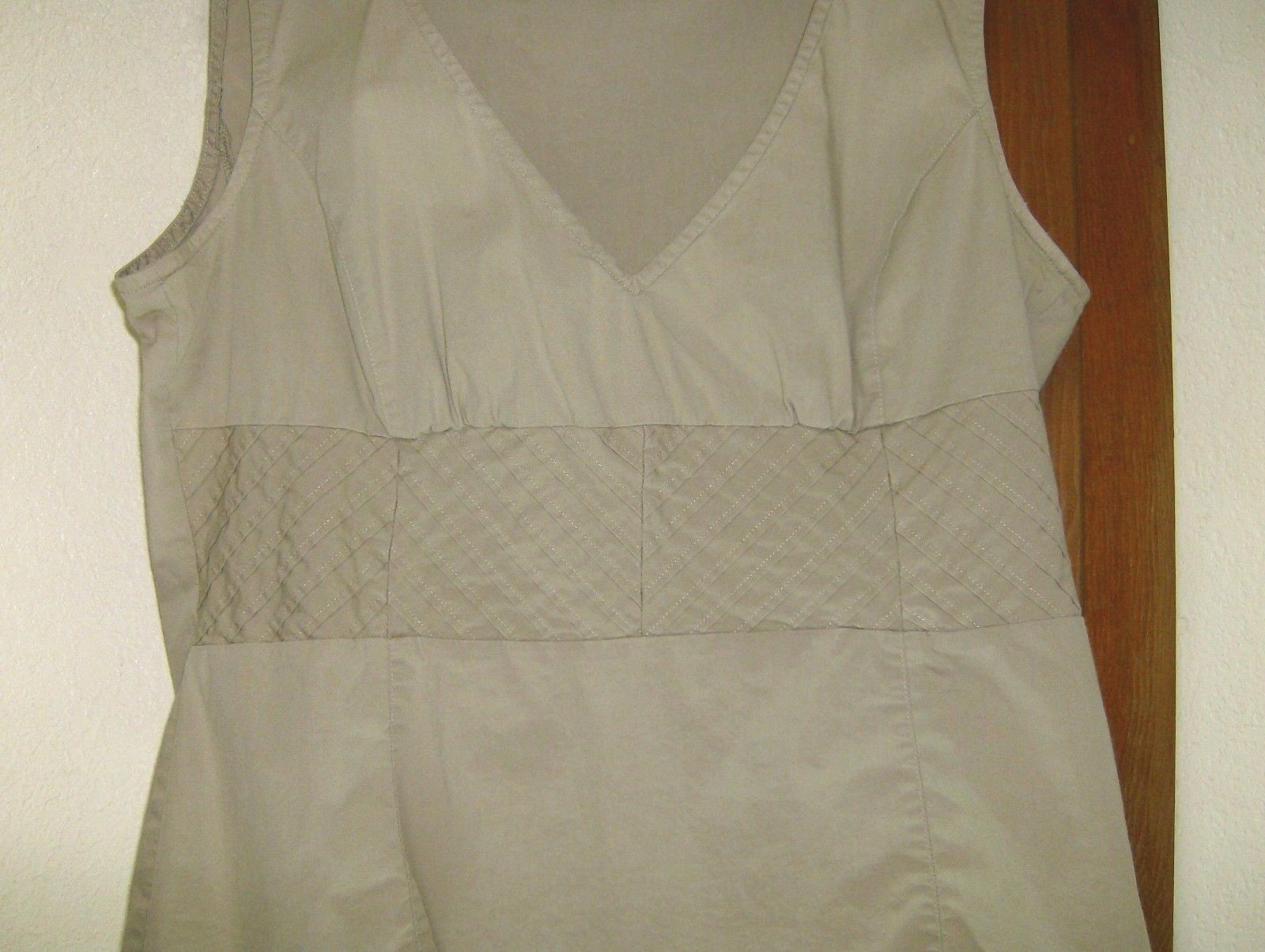 AXCESS Very Cute Tan Sleeveless V-neck Top With Zipper on the Side – Size 8
