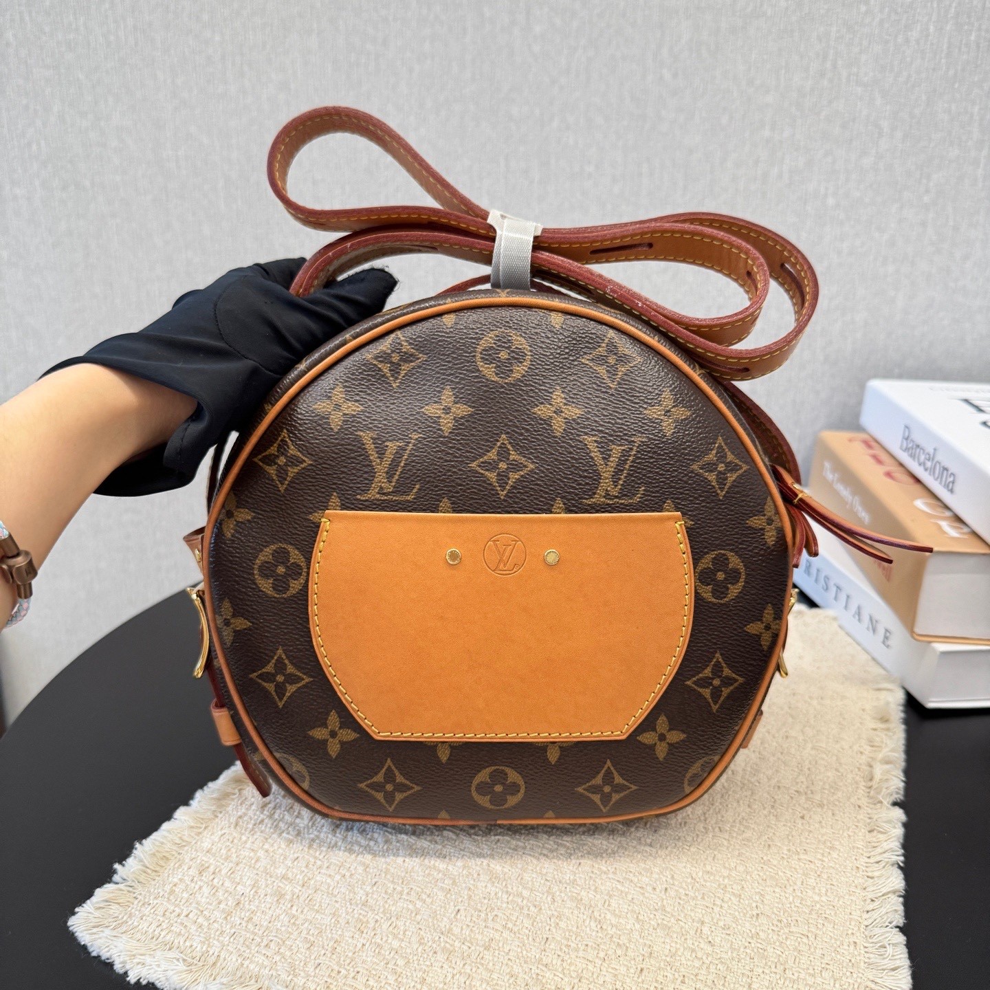 Louis Vuitton Pre-Owned Authentic Round Crossbody Bag 20*8*22.5cm