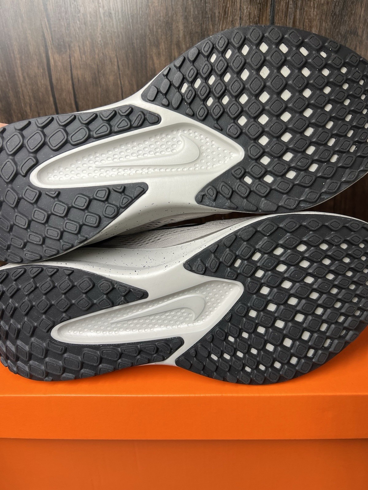 US 11 Nike Quest 6 Men’s Road Running Shoes (Light Iron Ore/Flat Pewter/Black)