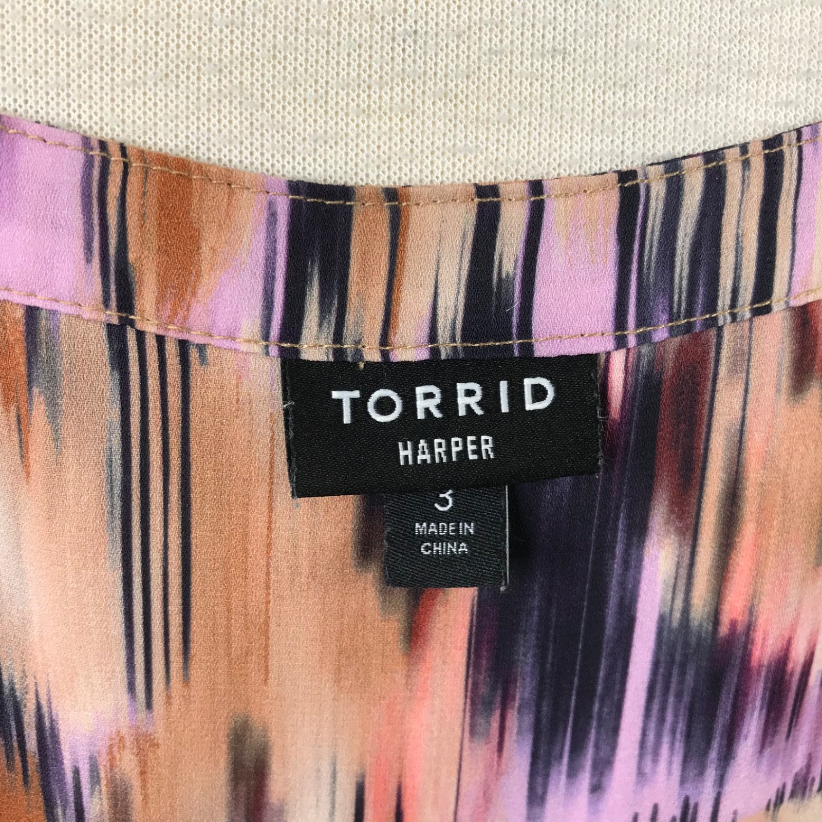 TORRID 3 Harper Blouse Shirt Size 3X Roll Tab Sleeve Pullover Pocket Colorful