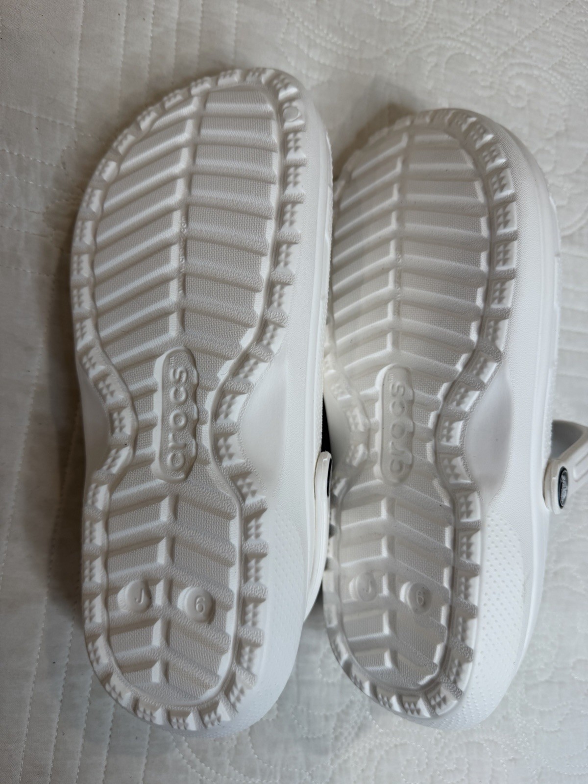 Crocs Classic Clog Lined Shoes Sz J6 = US M6/W8 White Gray Fuzzy Slip On