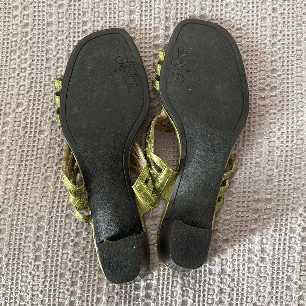 Women’s Life Stride Green Crocodile Embossed Sandals Size 8.5