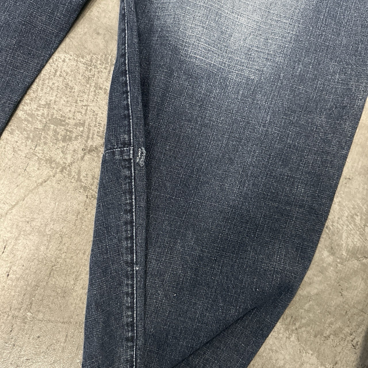 Machine Men’s Medium Wash Blue Denim Relaxed Jeans Camo 5-Pocket Button Logo