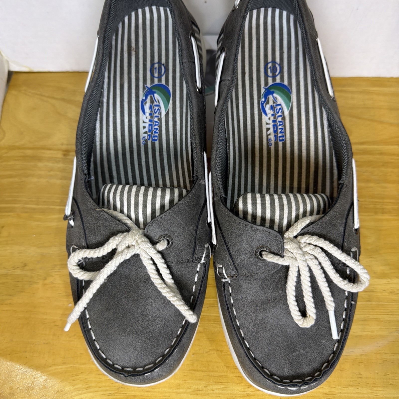 Island Surf Mens Size 11 Gray Boat Shoes Non-Slip Sole Striped Print Lining