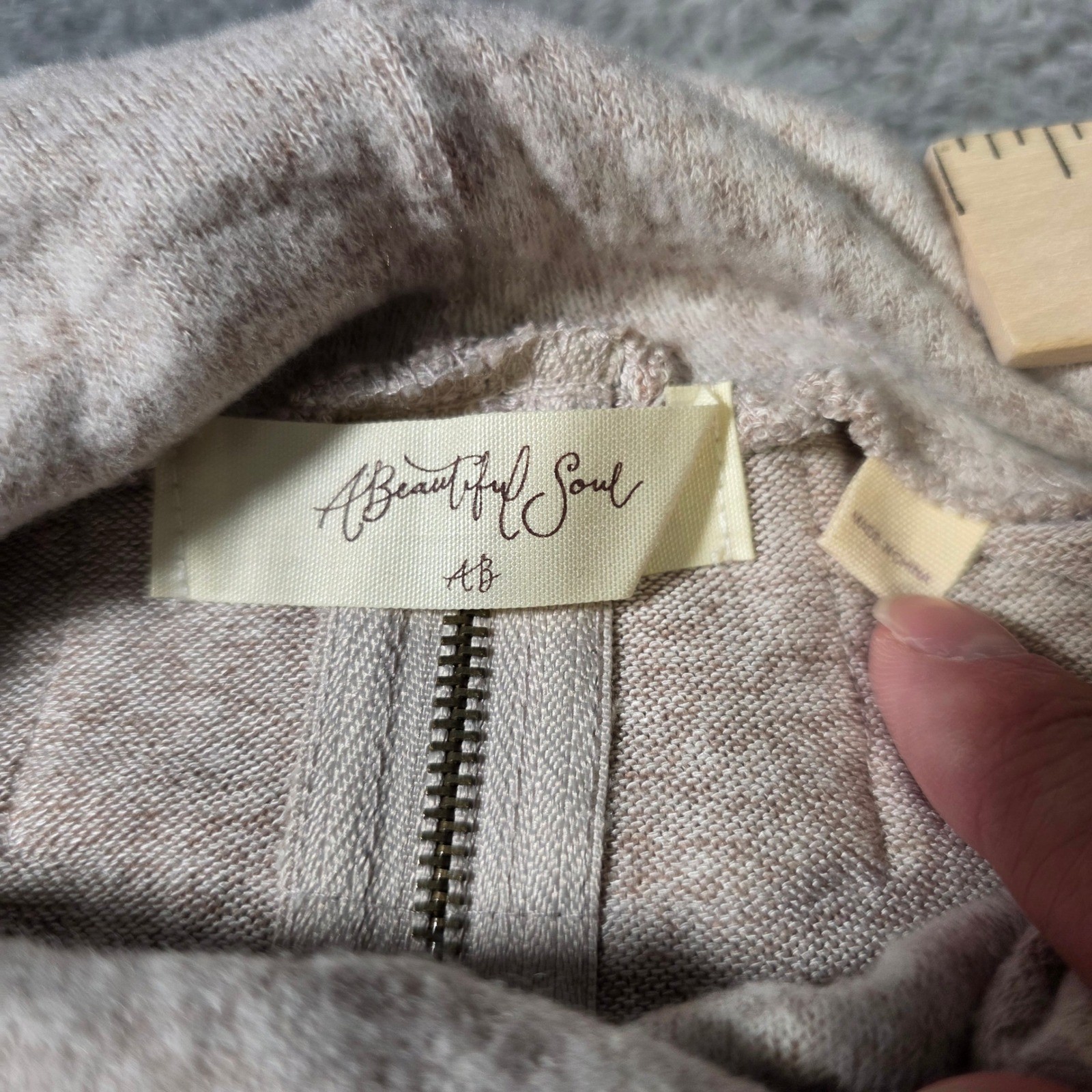 A Beautiful Soul Womens 14-18 Cowl Neck Top Oatmeal Heather Back Zip Oversized