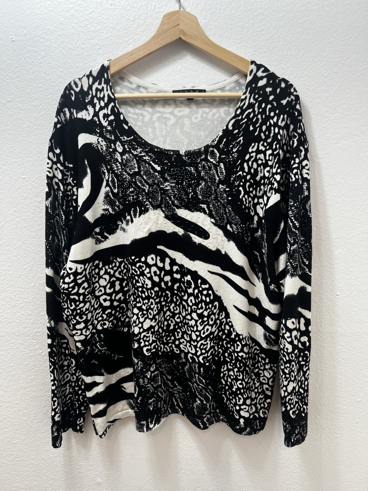 PIERRI NY M Black White Rayon Nylon Span PULLOVER SWEATER Beaded Size 2x
