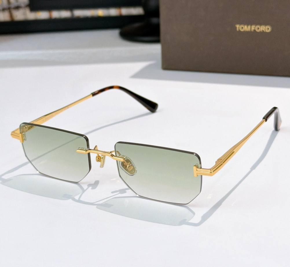 Tom Ford ETHAN-02 FT1355 28P Shiny Rose Gold/ Gradient Green Men’s Sunglasses