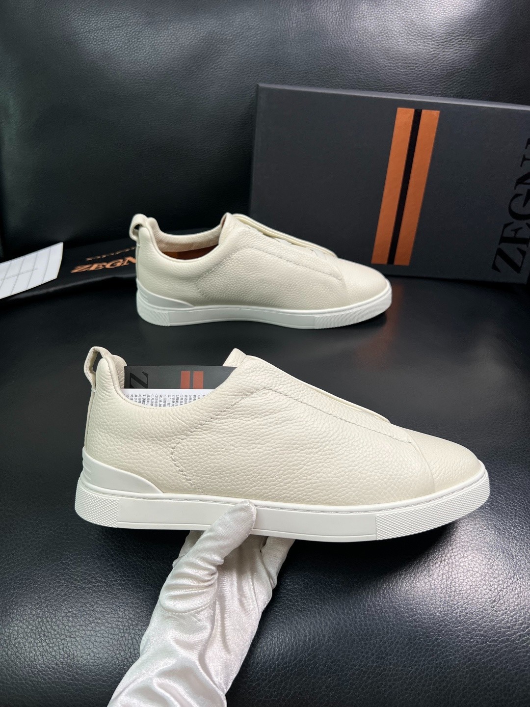 Men Zegna Off White Pebble Grain Calf Leather Concealed Elastic Laceless Slip On