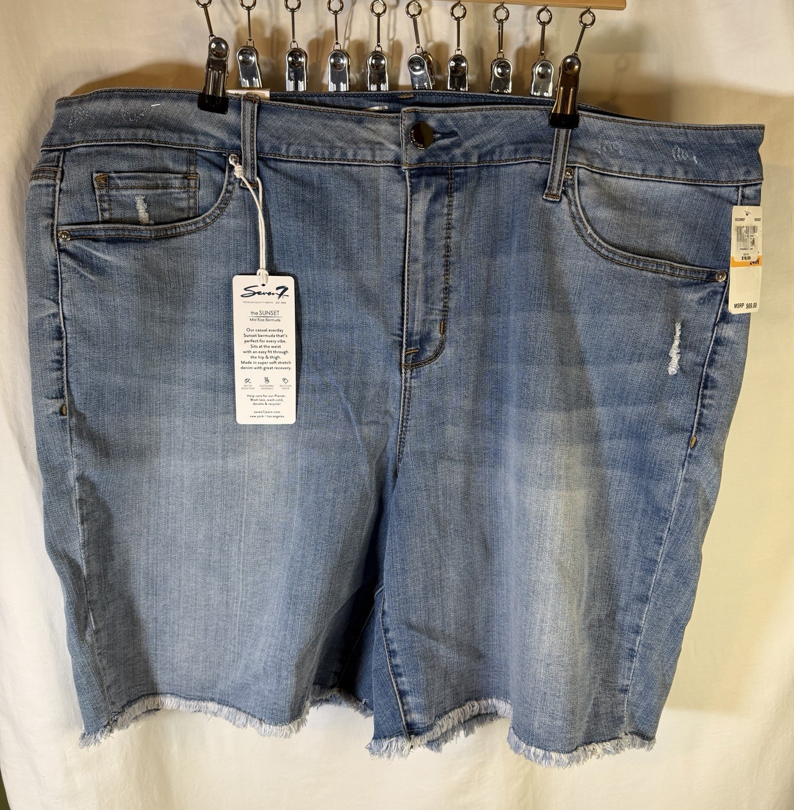 Seven7 Women’s 5″ Fray Hem Mid Rise Comfortable Denim Weekend Short Size 24
