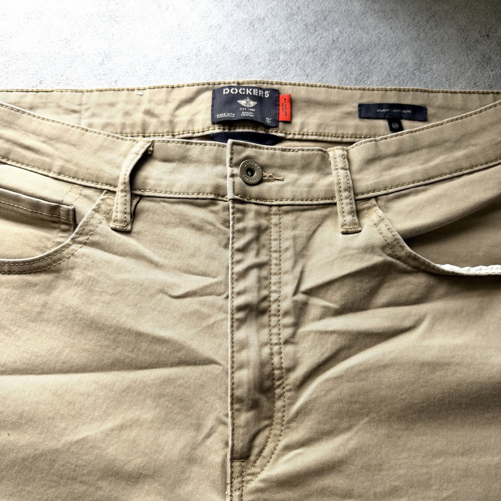 Dockers Alpha Khaki Men’s Slim Tapered Chino Pants Beige 32W-34L