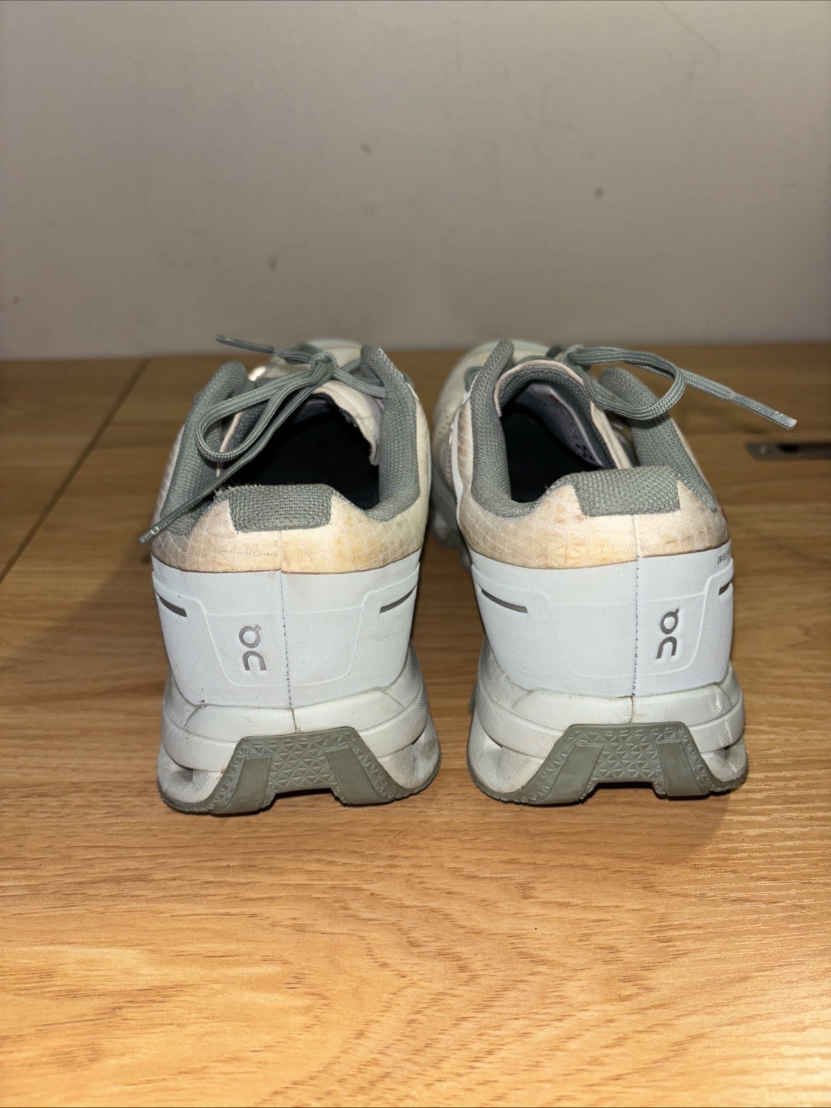 On Cloudventure white/moss women sneakers running/trail shoes 8.5