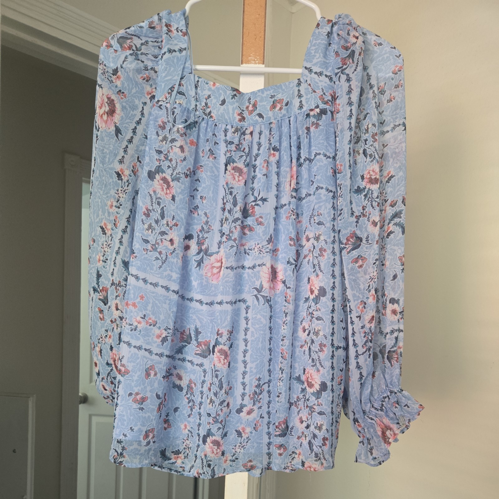 Lauren Conrad Small Blue Floral Long Sleeve Chiffon Lightweight Shirt