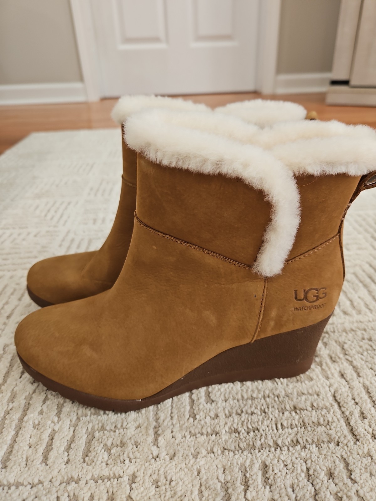 UGG SEYLINE WOMEN BOOTS SUEDE CHESTNUT US 7 Wedge Hidden Heel Brown New Sherpa