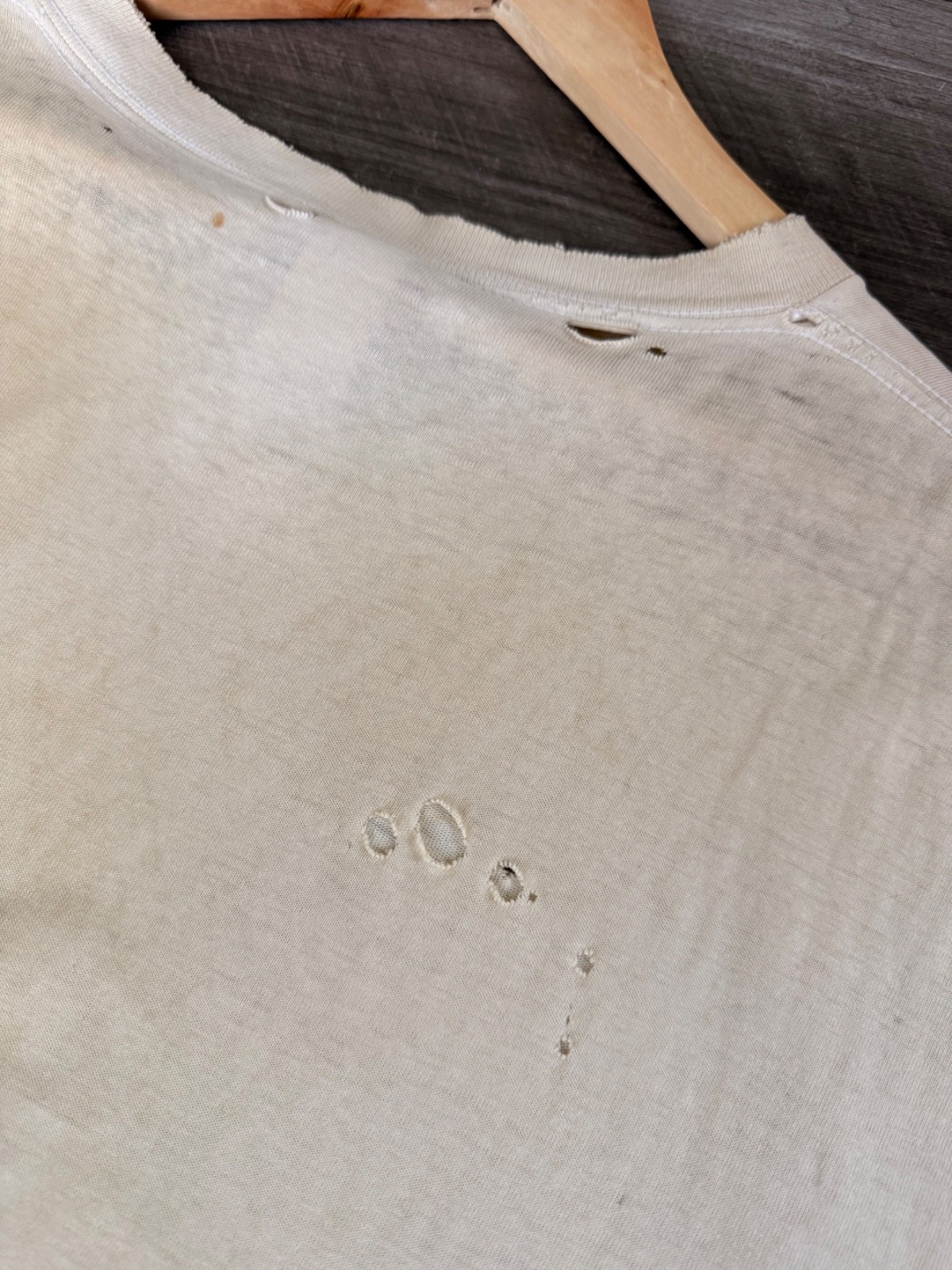 Kurt Cobain Memorial White 1994 Vintage T-Shirt – Nirvana – Giant – Thrashed