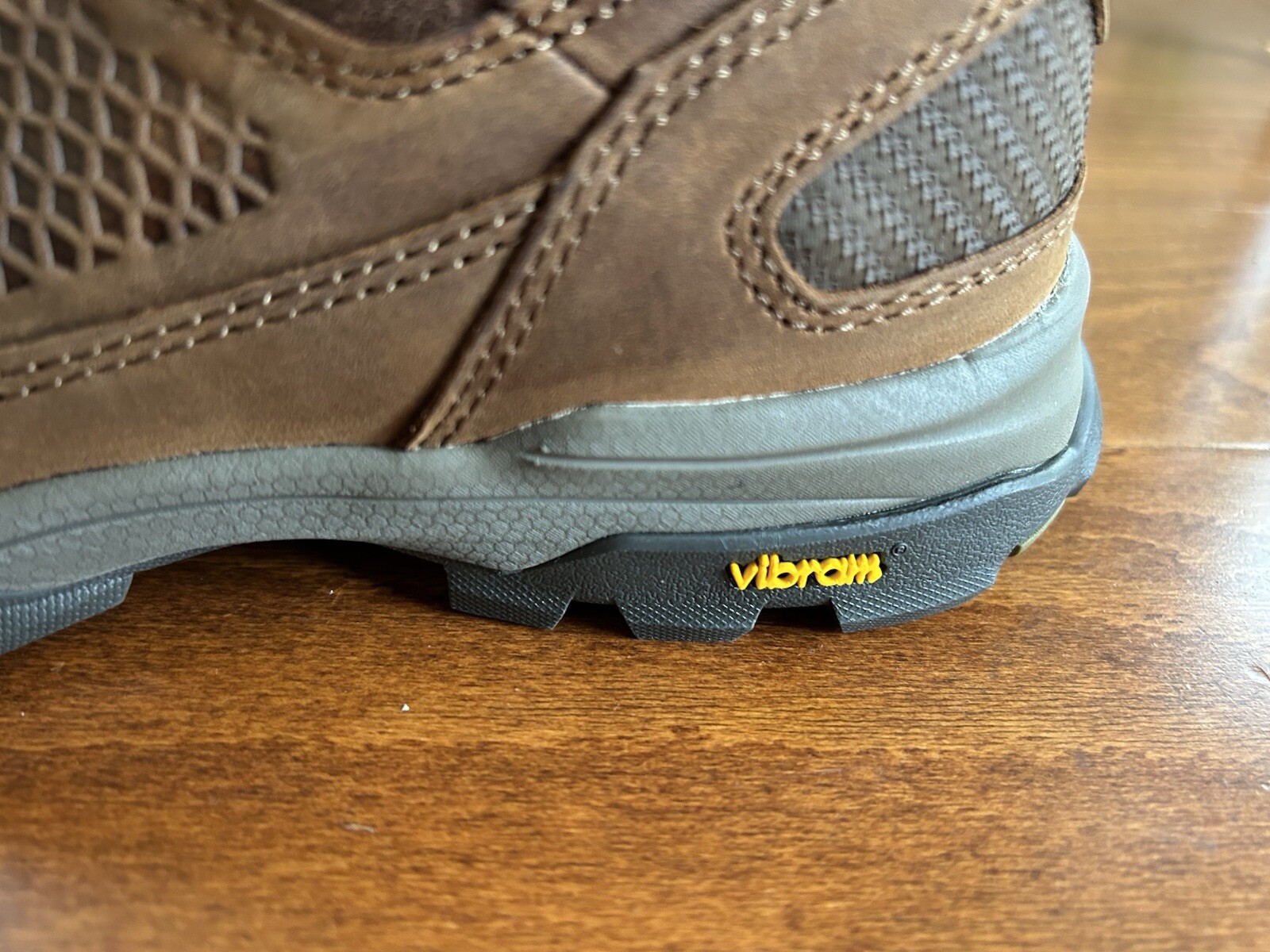 Vasque Men’s Talus Mid Waterproof Hiking Boot Brown Leather NEW 7 M